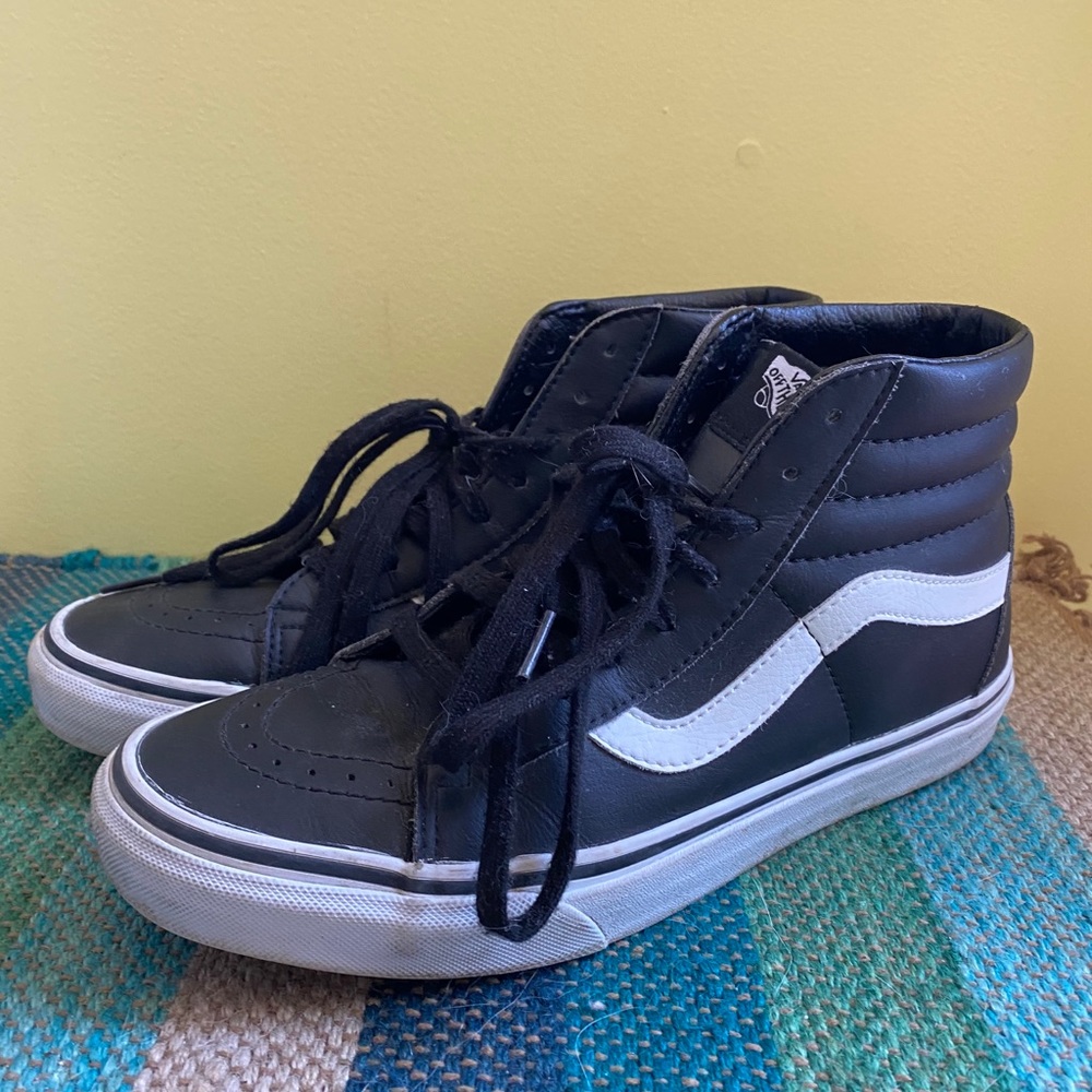 VANS✨ BLACK LEATHER HIGH TOPS